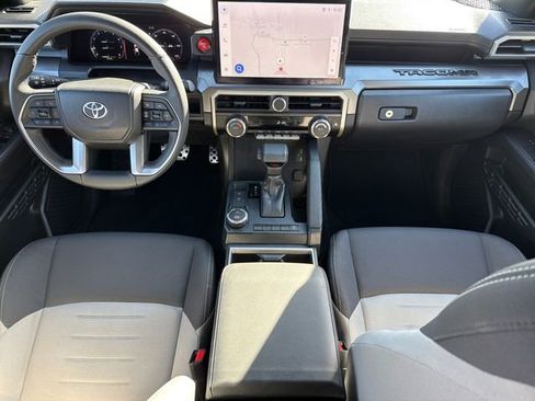Used 2025 Toyota Tacoma TRD Sport RWD image 12