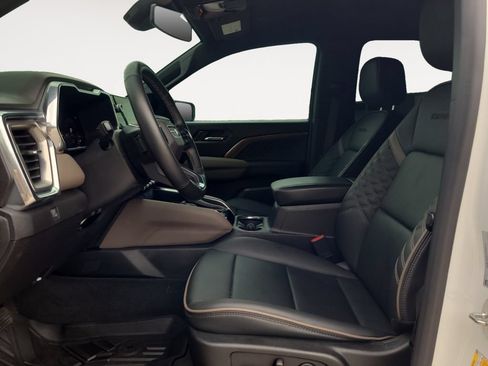 Used 2023 GMC Canyon Denali AWD/4WD image 9