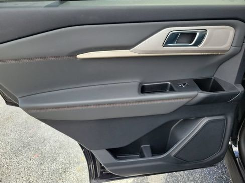 Certified 2025 Ford Explorer Active w/ Active Comfort Package RWD image 15