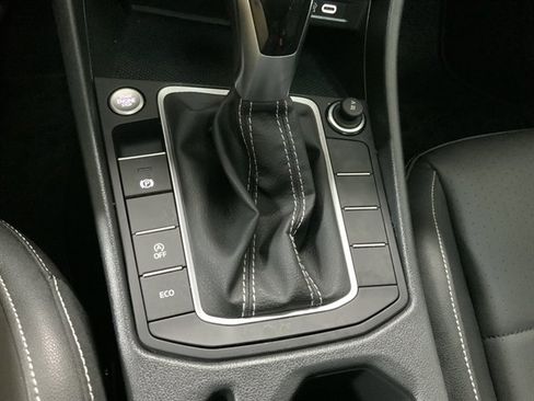 Used 2024 Volkswagen Jetta SE image 39