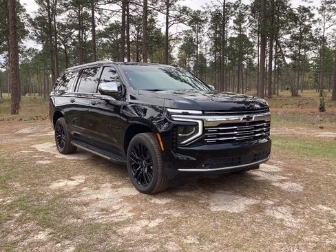 New 2025 Chevrolet Suburban Premier RWD image 6