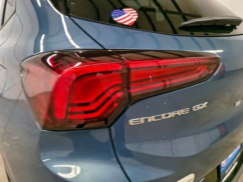 Used 2025 Buick Encore GX Sport Touring w/ Advanced Technology Package FWD image 5