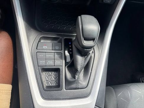 Used 2025 Toyota RAV4 XLE AWD/4WD image 20