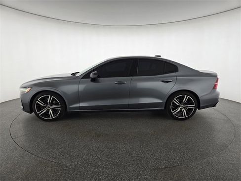 Used 2019 Volvo S60 T5 R-Design image 27