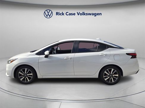 Used 2022 Nissan Versa SV image 4