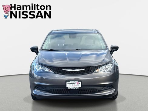 Used 2023 Chrysler Voyager LX image 6