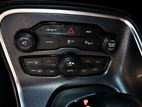 Used 2016 Dodge Challenger SRT image 21