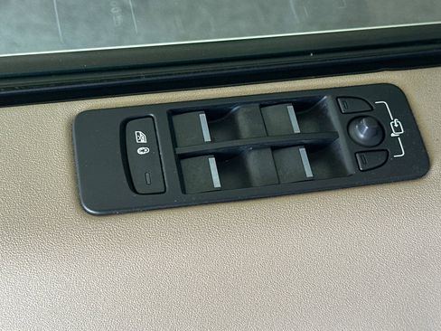 Used 2019 Land Rover Discovery Sport HSE image 12