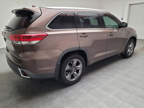 Used 2018 Toyota Highlander Limited Platinum FWD image 9