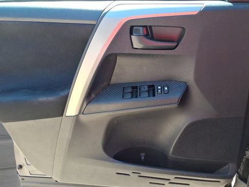 Used 2015 Toyota RAV4 LE FWD image 16