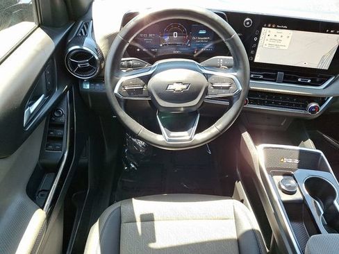 Used 2026 Chevrolet Equinox LT w/ Convenience Package II AWD/4WD image 9