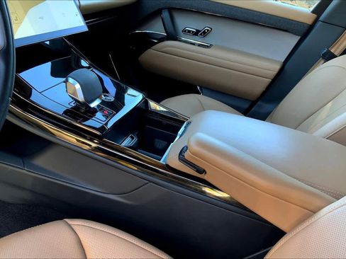 Used 2024 Land Rover Range Rover Sport SE image 16