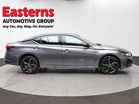 Used 2023 Nissan Altima 2.5 SR AWD/4WD image 4