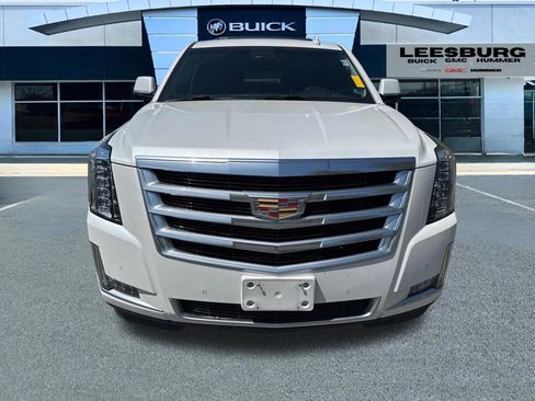 Used 2017 Cadillac Escalade ESV Luxury image 2