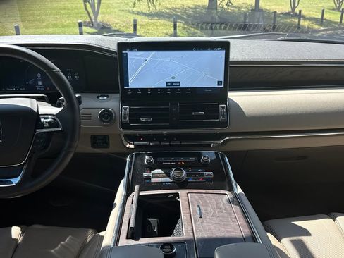 Used 2024 Lincoln Navigator Reserve AWD/4WD image 20