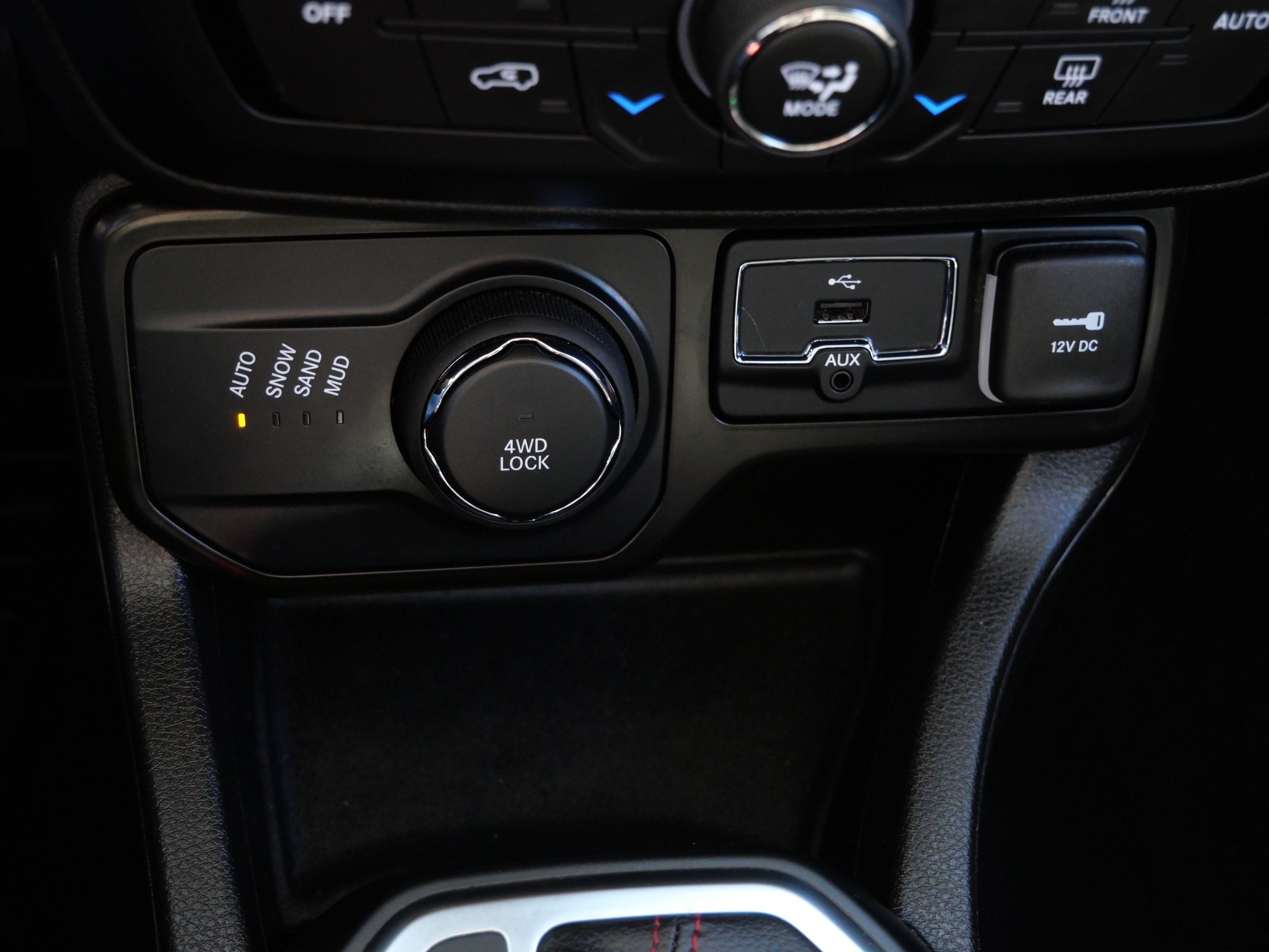 Used 2023 Jeep Renegade Latitude w/ Sun/Sound Group AWD/4WD image 30