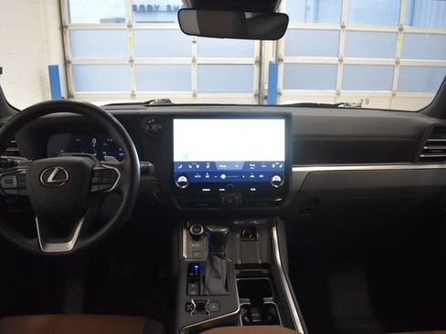 Used 2024 Lexus GX 550 w/ Cold Area Package AWD/4WD image 5