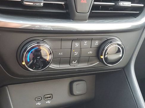 Certified 2024 Buick Encore GX Preferred AWD/4WD image 27