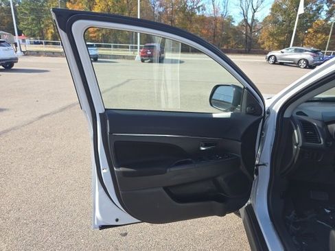 Used 2024 Mitsubishi Outlander Sport LE image 9