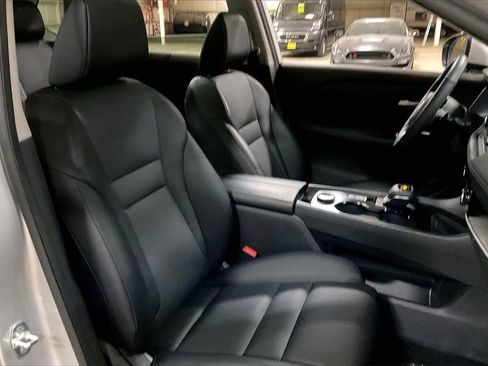 Used 2023 Nissan Rogue SV w/ SV Premium Package image 7