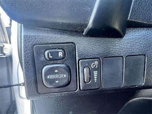 Used 2018 Toyota Corolla LE w/ Carpet Mat Package (TMS) image 31