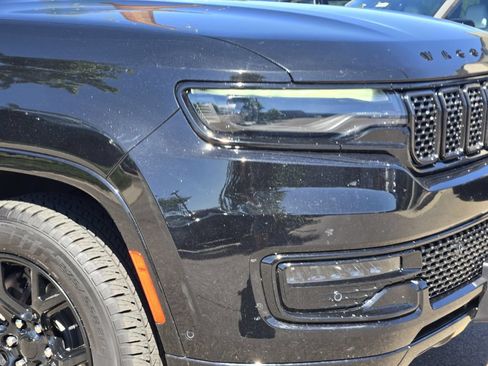 Used 2024 Jeep Wagoneer L Series II AWD/4WD image 8