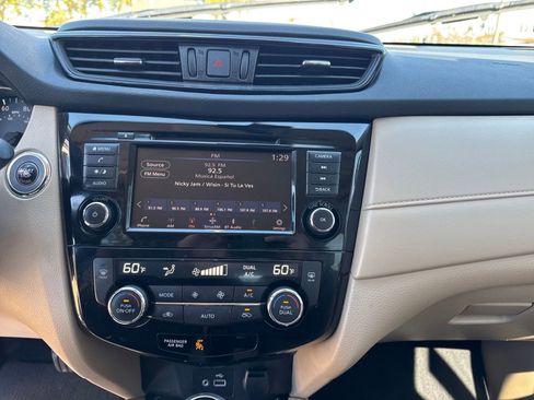 Used 2020 Nissan Rogue SV image 21