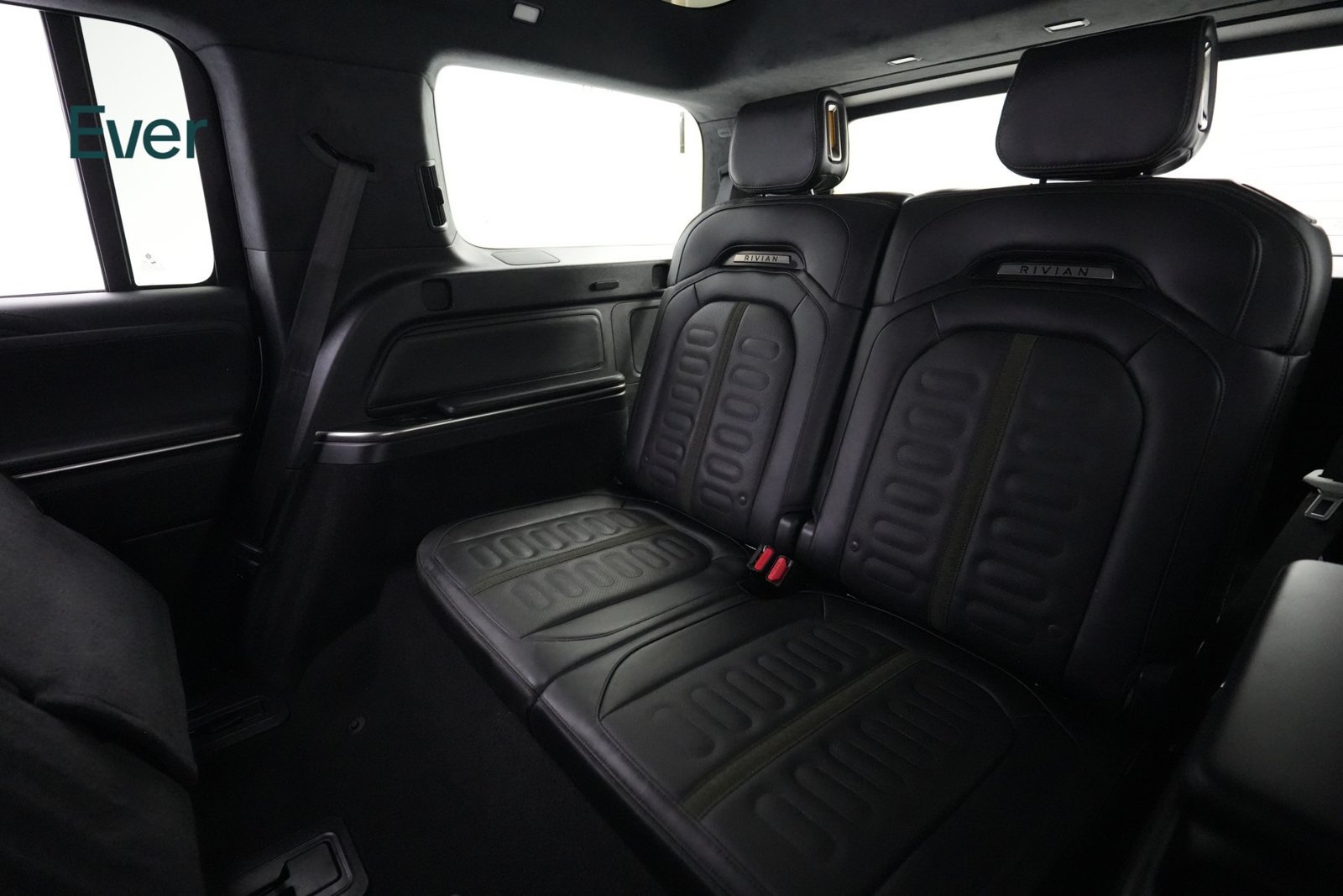 Used 2025 Rivian R1S Adventure Dual AWD/4WD image 25