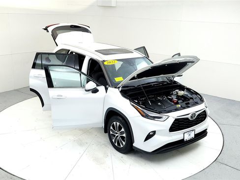 Certified 2022 Toyota Highlander XLE image 21