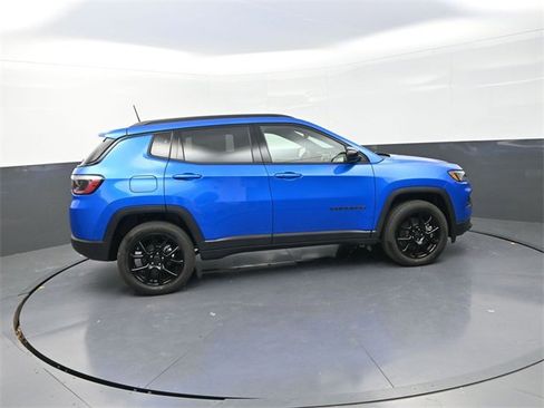 New 2026 Jeep Compass Latitude image 8