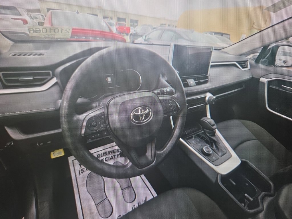 Used 2025 Toyota RAV4 XLE AWD/4WD image 11