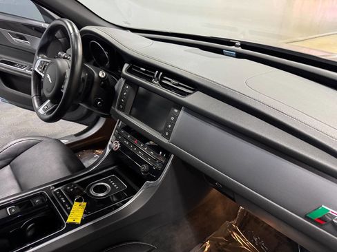 Used 2016 Jaguar XF R-Sport image 55