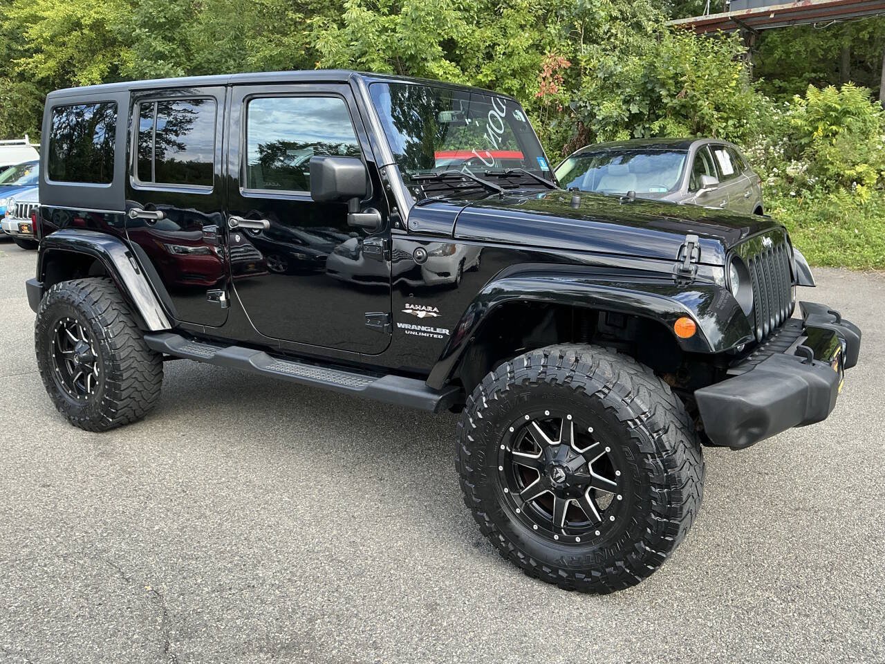 Used 2016 Jeep Wrangler Unlimited Sahara w/ Connectivity Group AWD/4WD image 3