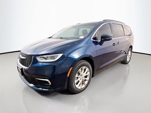 Used 2022 Chrysler Pacifica Touring-L AWD/4WD image 3