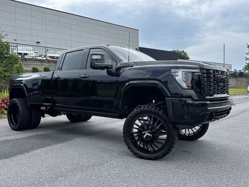 Used 2026 GMC Sierra 3500 Denali Ultimate AWD/4WD image 2