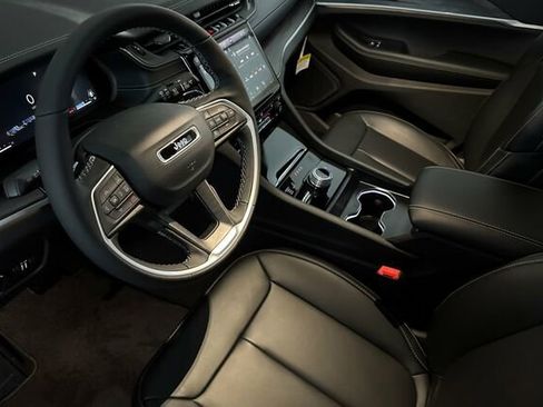 New 2025 Jeep Grand Cherokee Limited image 7