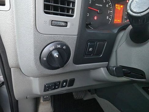 Used 2019 Nissan NV 3500 SL RWD image 27