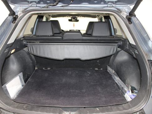 Used 2022 Toyota Corolla Cross XLE w/ Convenience Package AWD/4WD image 13