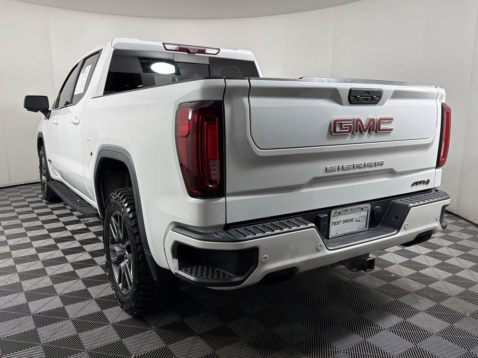 Used 2021 GMC Sierra 1500 AT4 w/ AT4 Premium Package AWD/4WD image 4