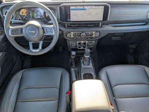 Used 2024 Jeep Wrangler Unlimited Sahara image 38