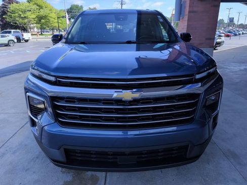 Used 2024 Chevrolet Traverse LT FWD image 8
