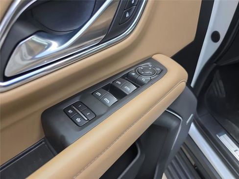 Used 2023 Chevrolet Tahoe Premier AWD/4WD image 21