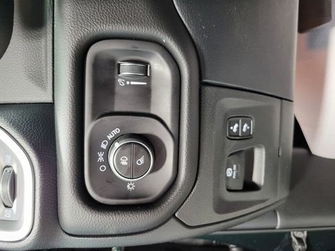 New 2026 RAM 1500 4x4 Crew Cab image 12