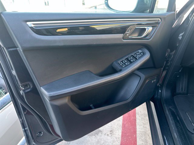 Used 2021 Porsche Macan AWD/4WD image 25
