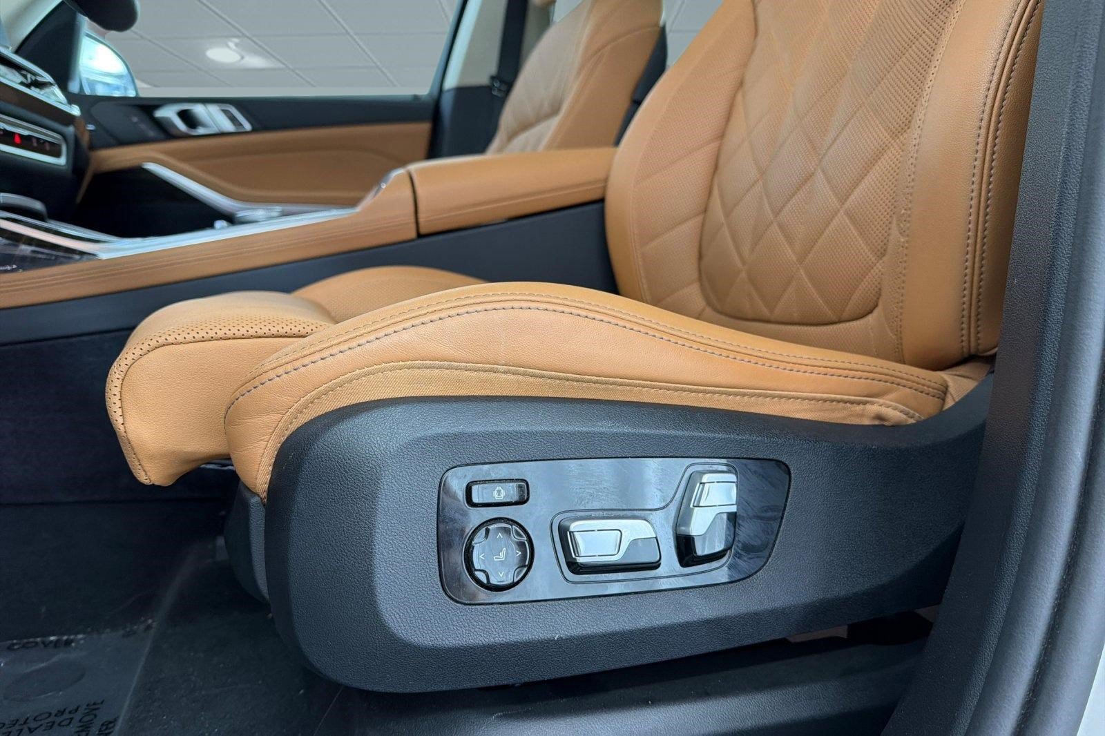 Used 2024 BMW X7 xDrive40i w/ Climate Comfort Package AWD/4WD image 14