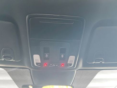 Used 2025 Honda Pilot Black Edition image 19