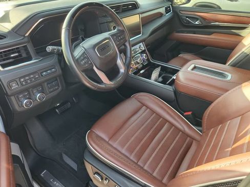 Used 2023 GMC Yukon Denali Ultimate AWD/4WD image 8