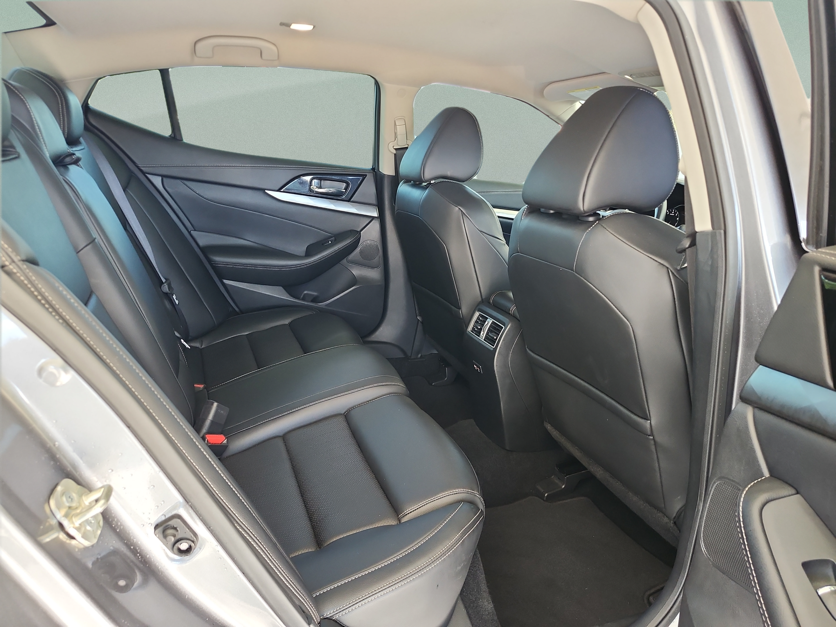 Used 2020 Nissan Maxima 3.5 SV w/ Floor Mat Group FWD image 18
