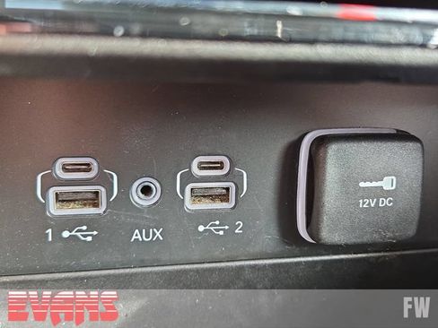 Used 2023 Jeep Grand Cherokee Laredo w/ Trailer Tow Prep Group (B) AWD/4WD image 9