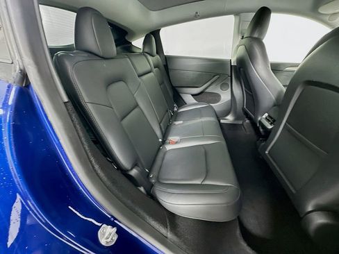 Used 2025 Tesla Model Y Long Range RWD image 27